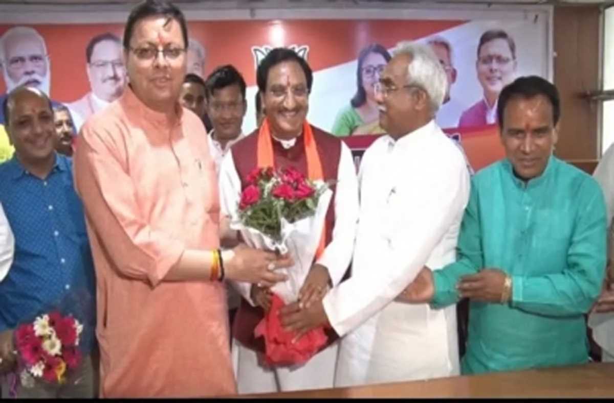 कांग्रेस और बसपा के सैकड़ों कार्यकर्ताओं ने थामा बीजेपी का दामन, सीएम धामी ने दिलाई सदस्यता